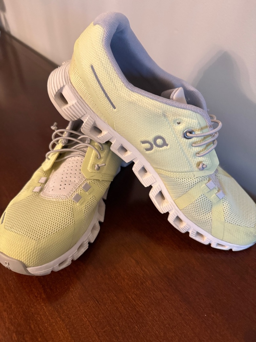 On Cloud 5 Running Yellow and White Hay/Frost Sneakers